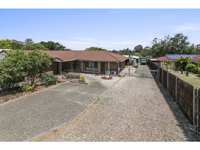 8 Farrell Drive, Walloon QLD 4306