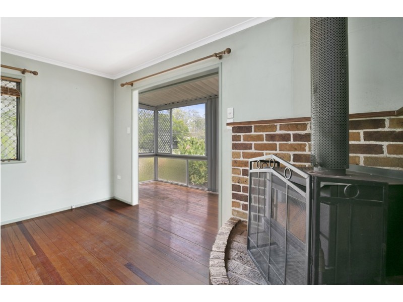35 Boundary Street, Moores Pocket QLD 4305