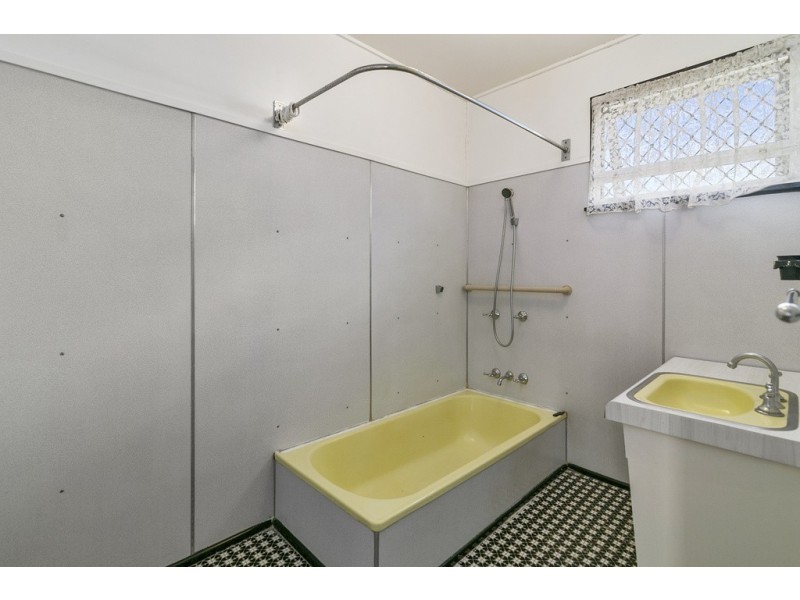 77 North Station Road, North Booval QLD 4304