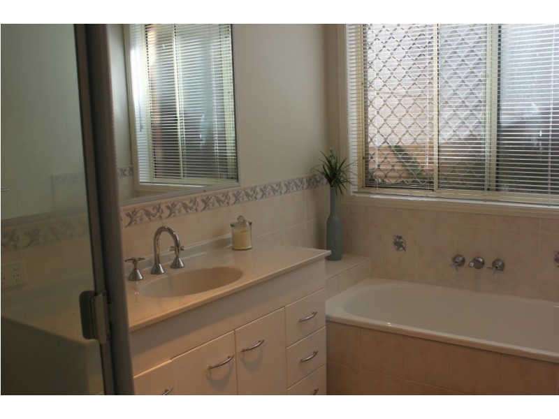 34 Jacana Crescent, Flinders View QLD 4305