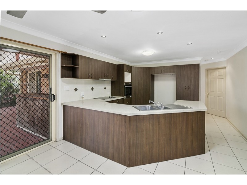 32 Cowley Drive, Flinders View QLD 4305