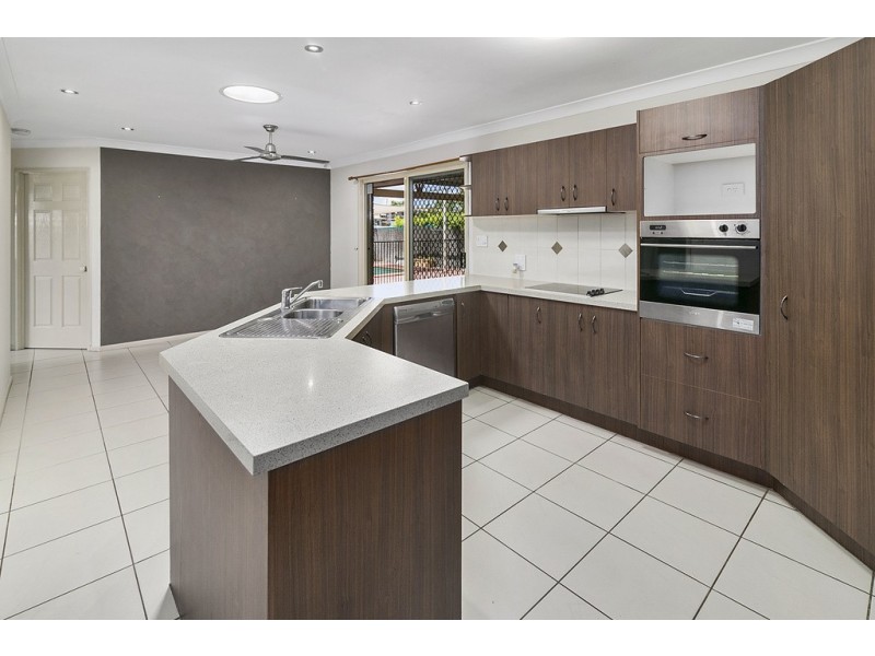 32 Cowley Drive, Flinders View QLD 4305