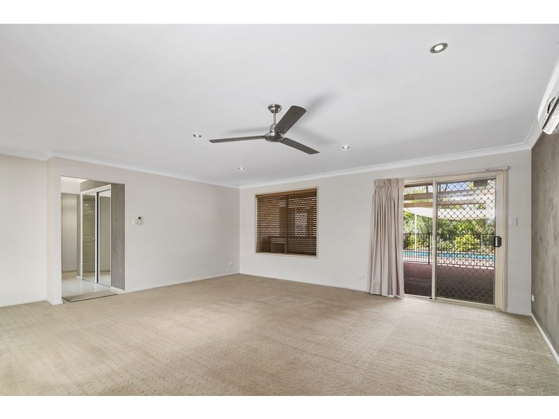 32 Cowley Drive, Flinders View QLD 4305