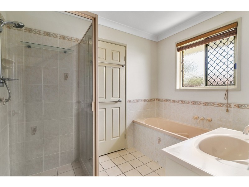 32 Cowley Drive, Flinders View QLD 4305