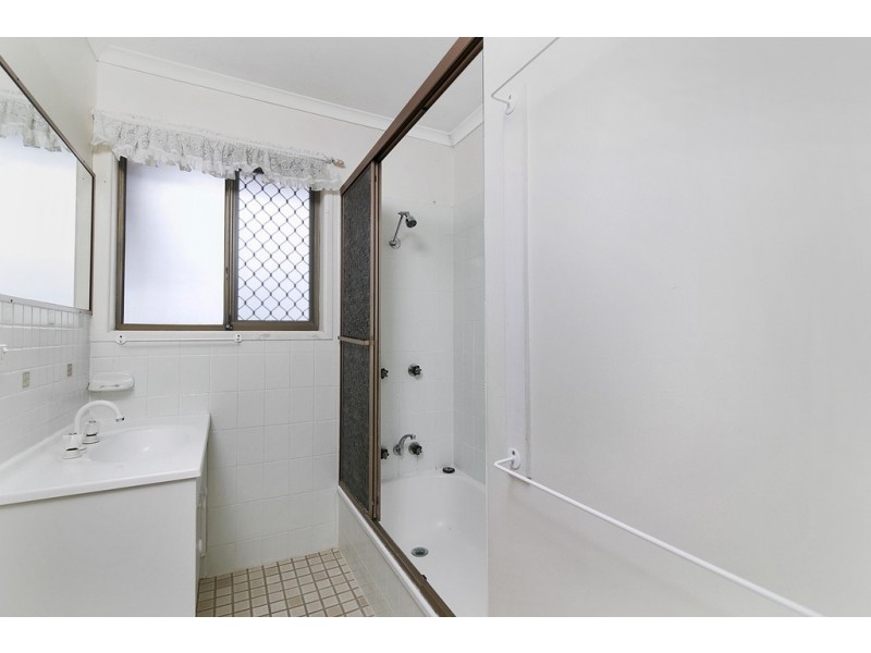 6 Bell Street, Walloon QLD 4306