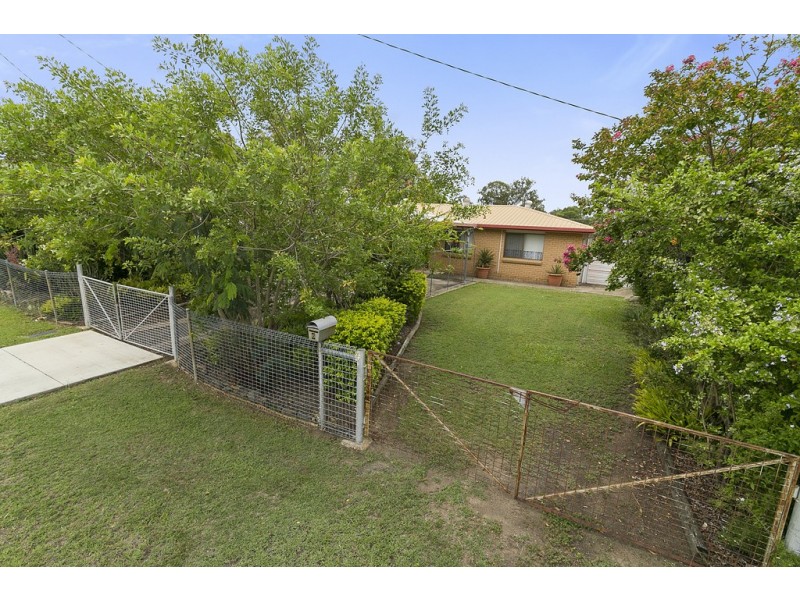 6 Bell Street, Walloon QLD 4306