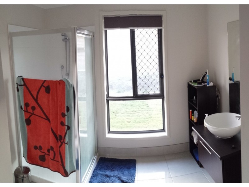 15 Kingsburgh Street, Raceview QLD 4305