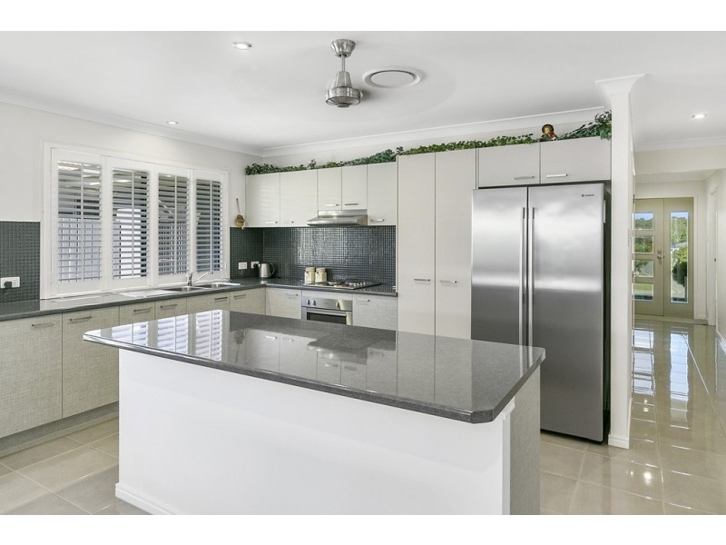 27 Dalray Drive, Raceview QLD 4305