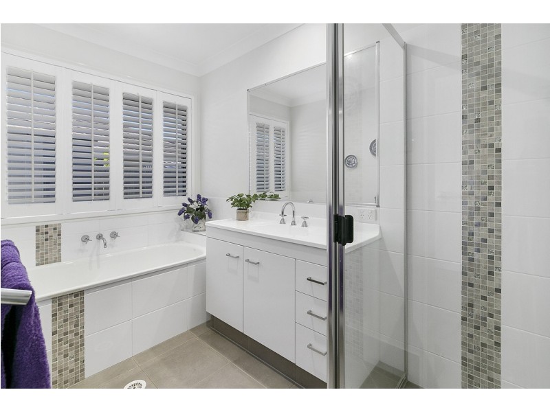 27 Dalray Drive, Raceview QLD 4305