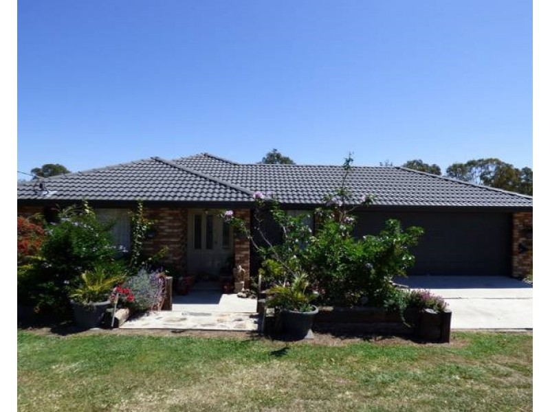 8 Hughes Court, Aratula QLD 4309