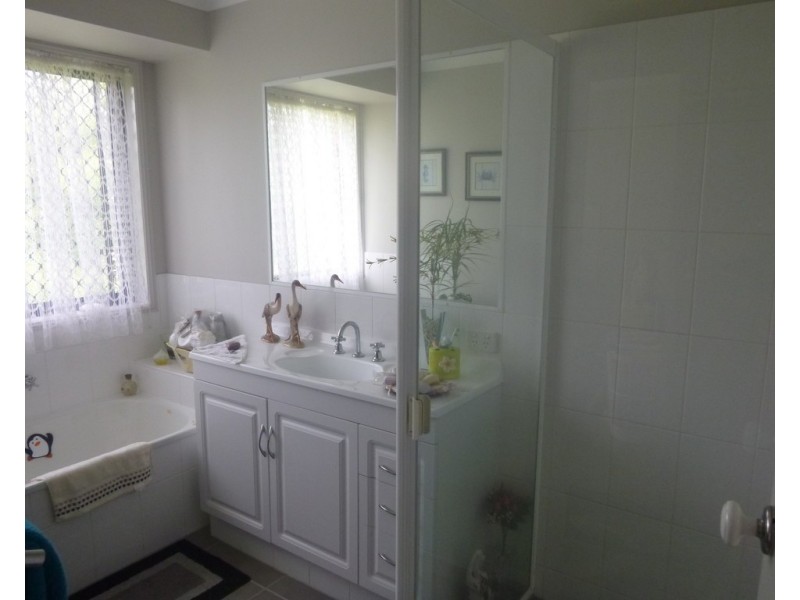 8 Hughes Court, Aratula QLD 4309