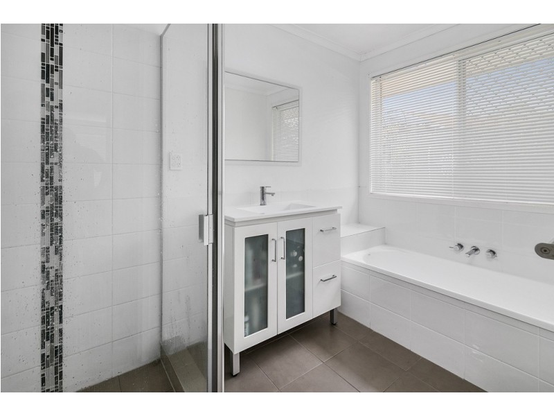 18 Kelso Close, Yamanto QLD 4305