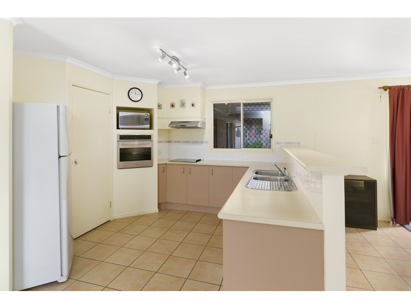 28 Alexandra Close, Flinders View QLD 4305