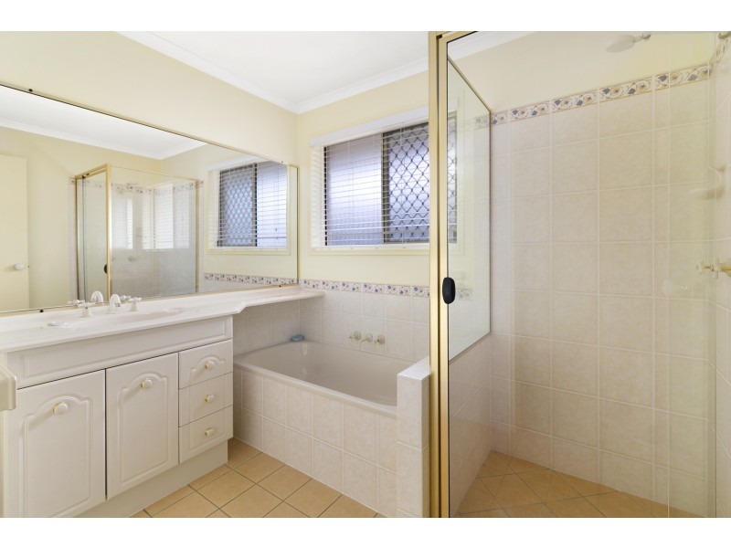 28 Alexandra Close, Flinders View QLD 4305