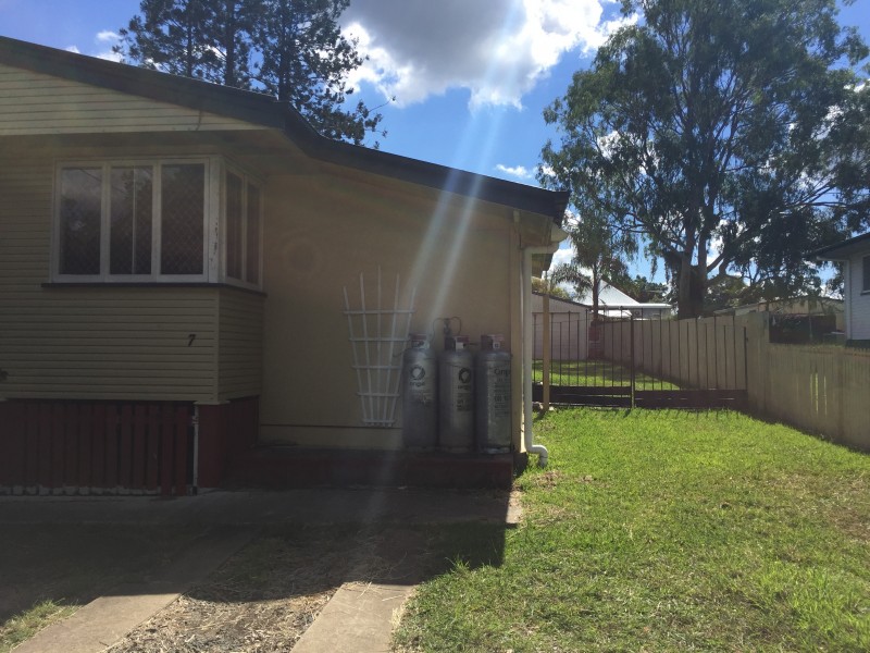 7 Peacock Street, One Mile QLD 4305
