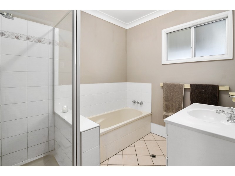 65 Cemetery Road, Raceview QLD 4305