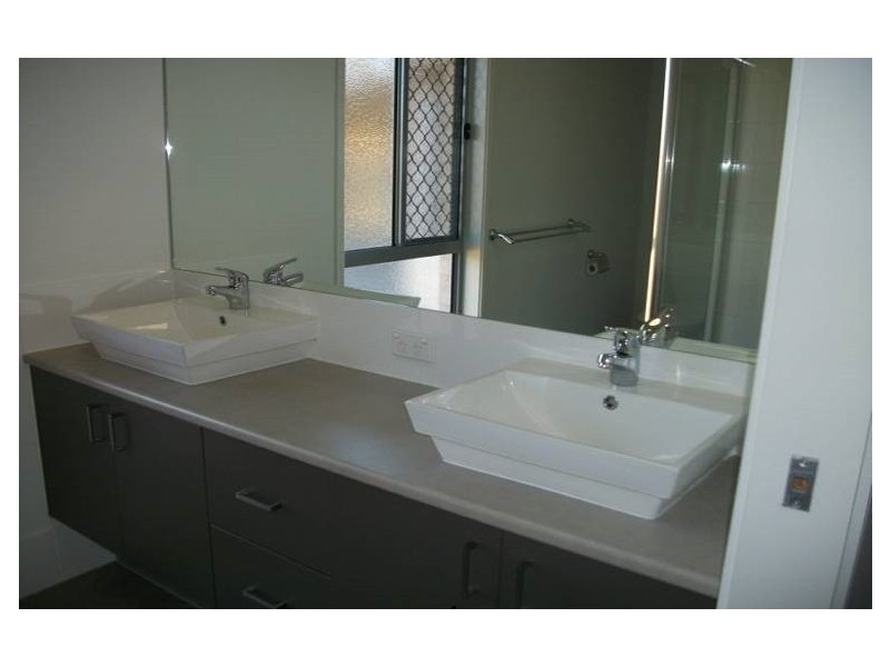 9 Bickle Place, North Booval QLD 4304