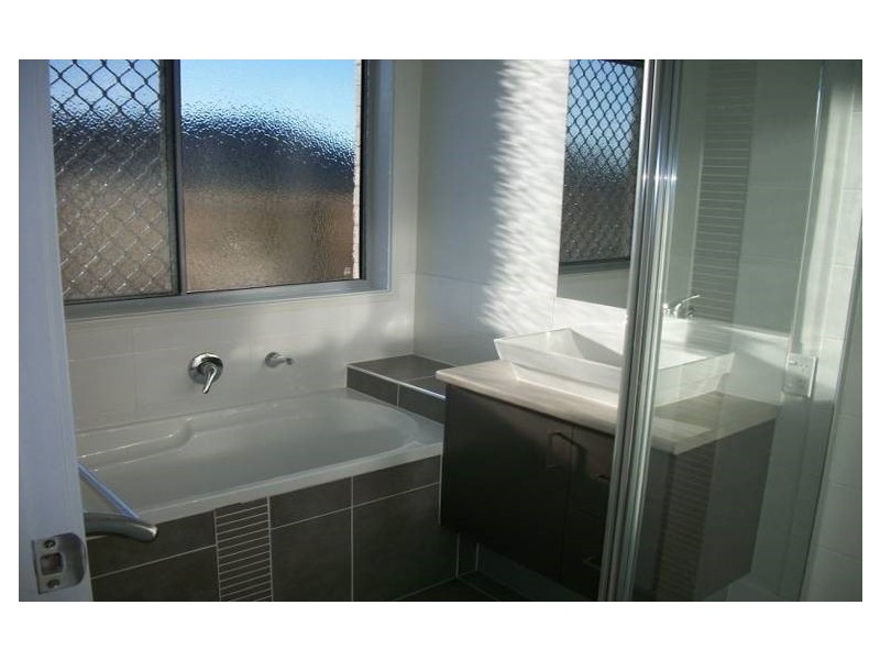 9 Bickle Place, North Booval QLD 4304