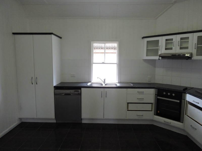 12 Foote Street, Newtown QLD 4305