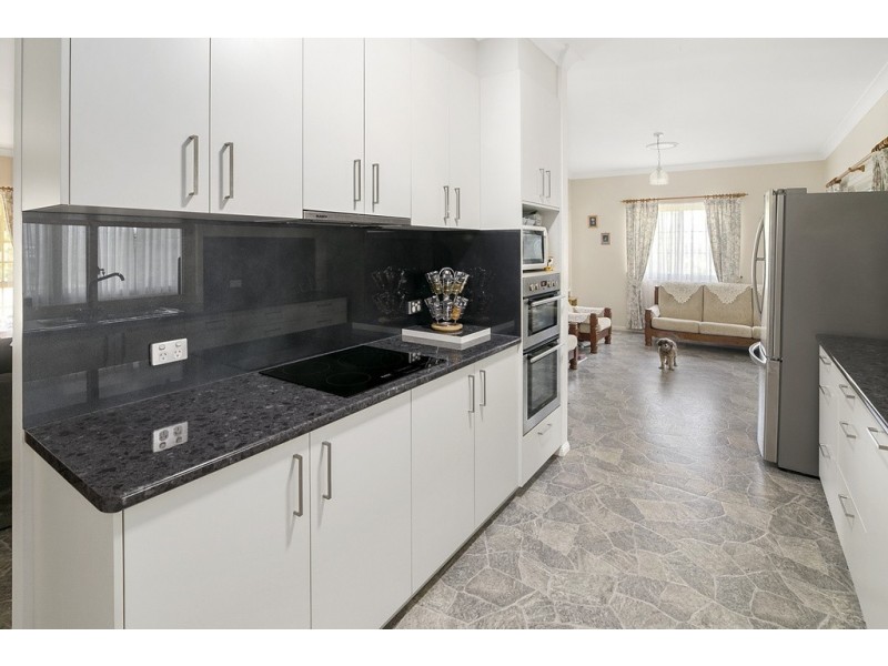 16 Ruby Crescent, Willowbank QLD 4306