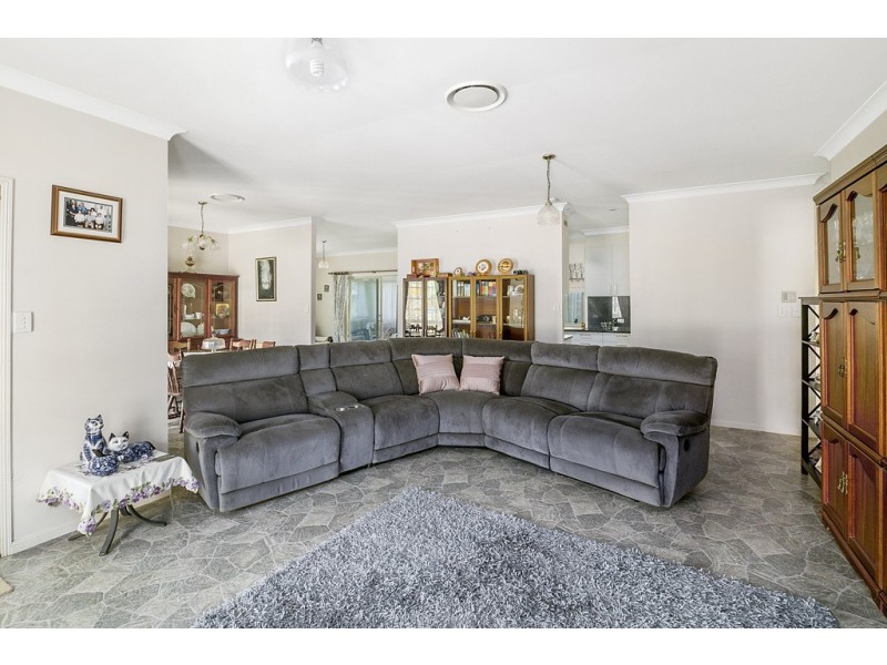 16 Ruby Crescent, Willowbank QLD 4306