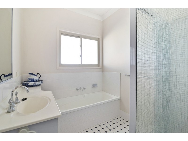 16 Ruby Crescent, Willowbank QLD 4306