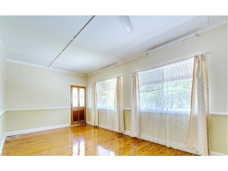 32 North Station Road, North Booval QLD 4304