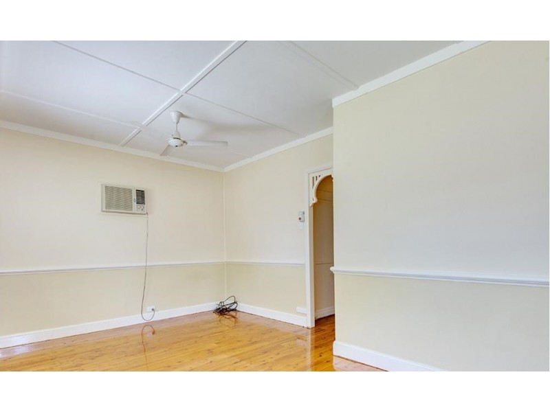 32 North Station Road, North Booval QLD 4304