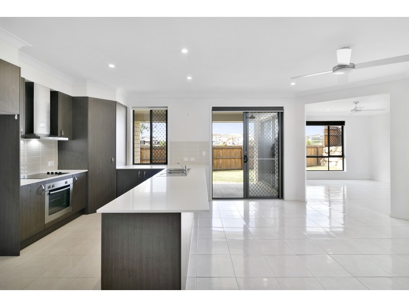 4 Bowerbird Street, Deebing Heights QLD 4306