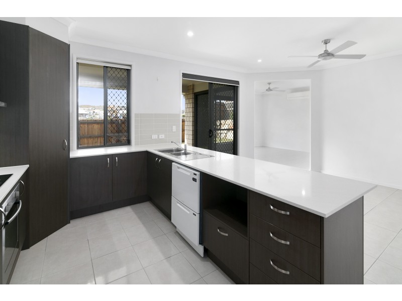 4 Bowerbird Street, Deebing Heights QLD 4306