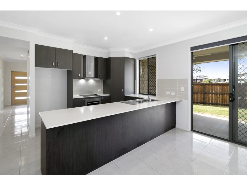 4 Bowerbird Street, Deebing Heights QLD 4306