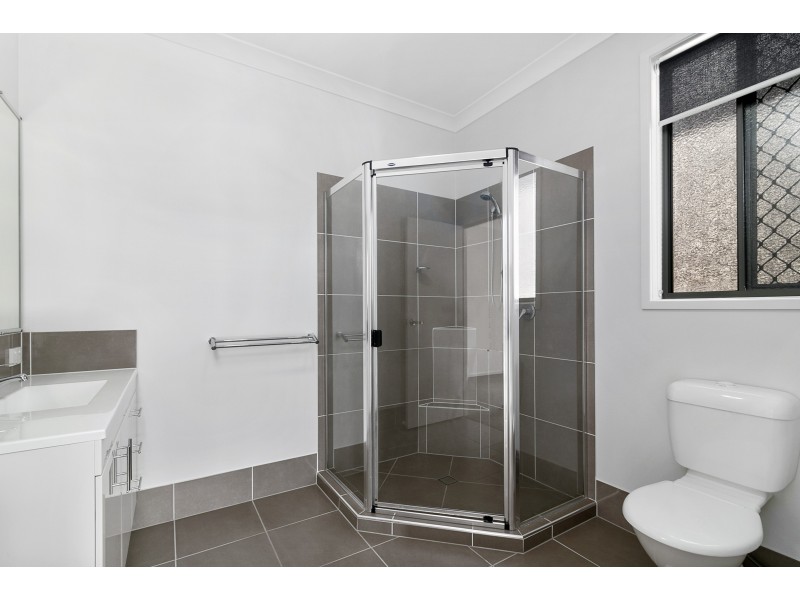 4 Bowerbird Street, Deebing Heights QLD 4306