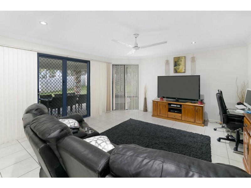 17 Benjamin Court, Yamanto QLD 4305