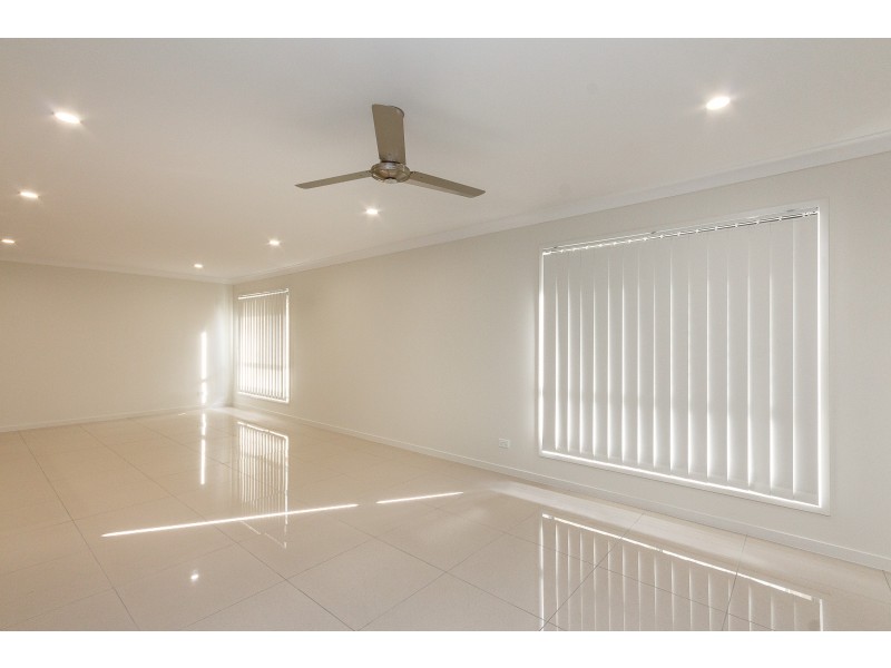 8 Wyness Street, Deebing Heights QLD 4306