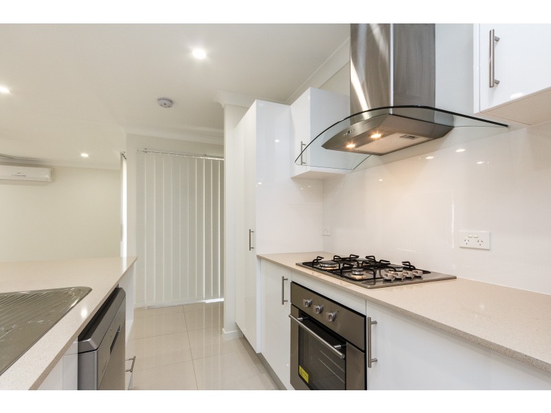 8 Wyness Street, Deebing Heights QLD 4306