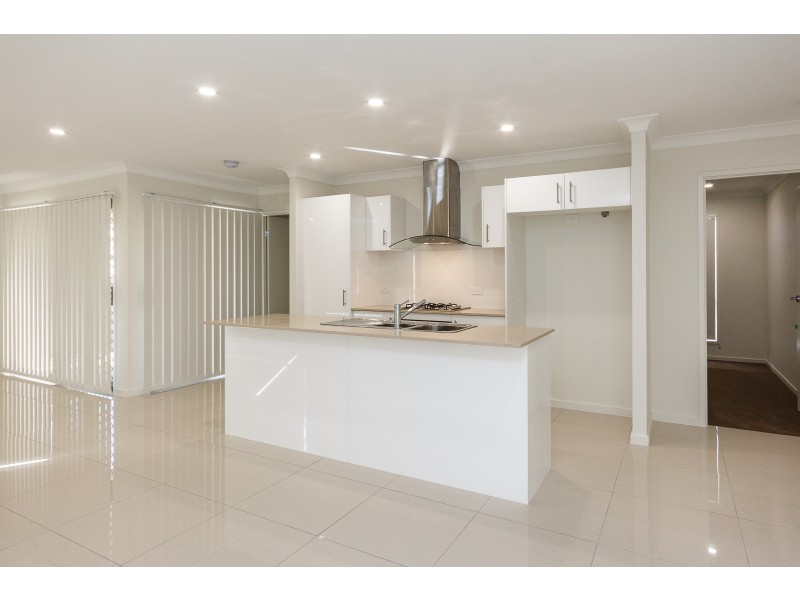 8 Wyness Street, Deebing Heights QLD 4306