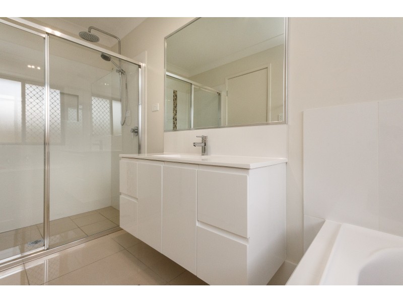 8 Wyness Street, Deebing Heights QLD 4306