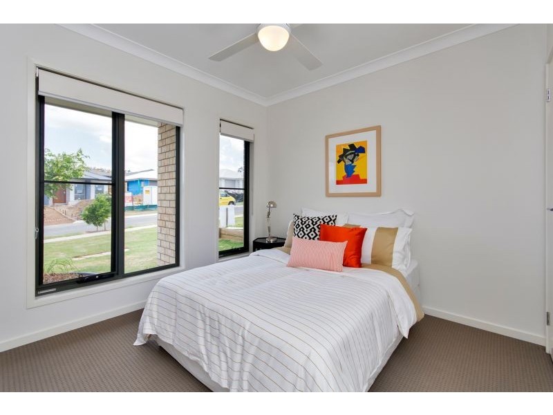 13 Bowerbird Street, Deebing Heights QLD 4306