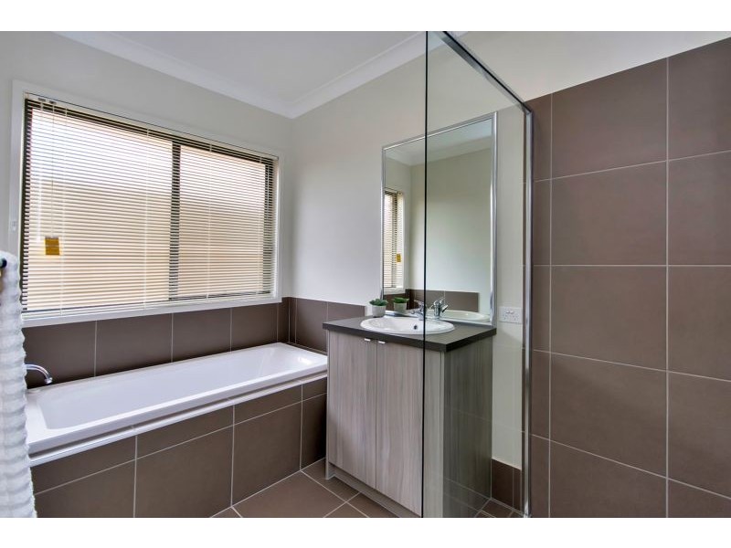 13 Bowerbird Street, Deebing Heights QLD 4306