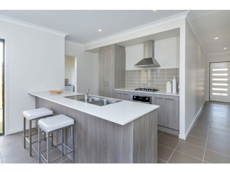 13 Bowerbird Street, Deebing Heights QLD 4306