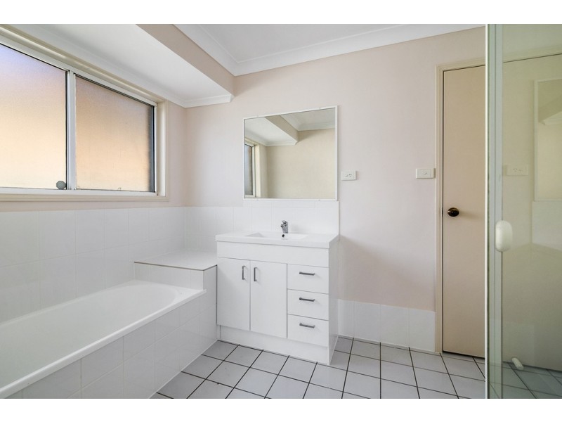 6 Jonquil Circuit, Flinders View QLD 4305