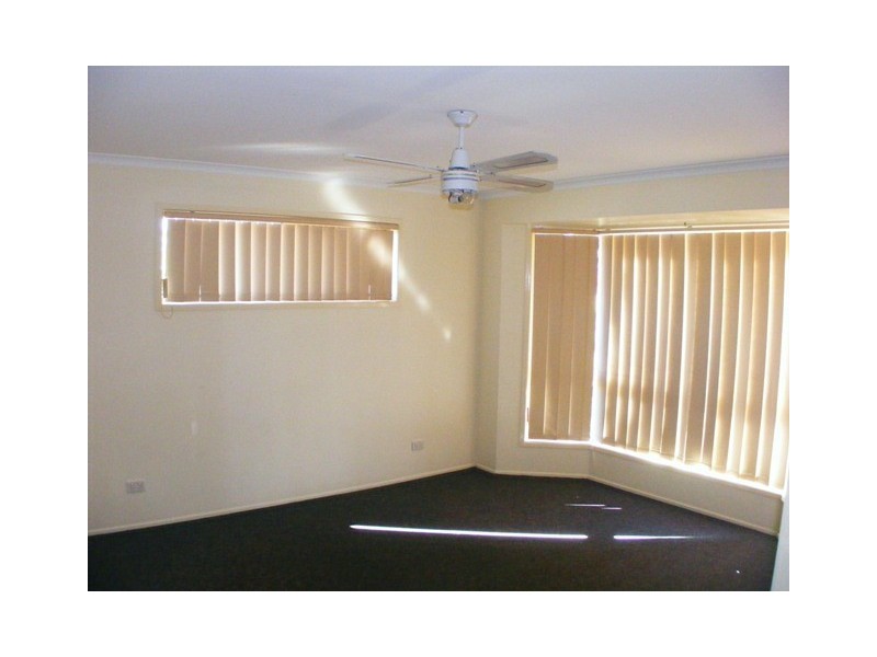 2/3 Settlers Way, Raceview QLD 4305