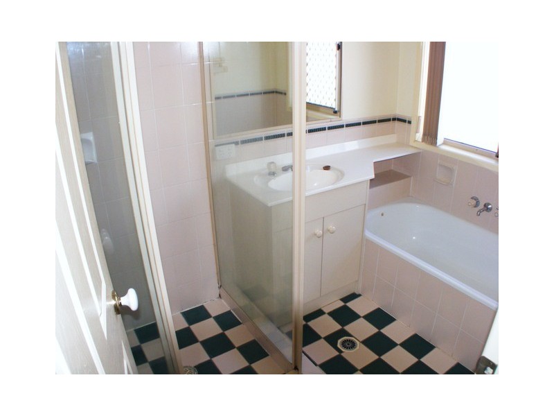 2/3 Settlers Way, Raceview QLD 4305