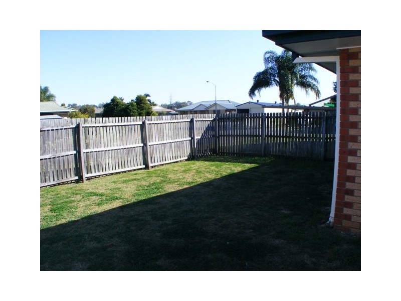 2/3 Settlers Way, Raceview QLD 4305