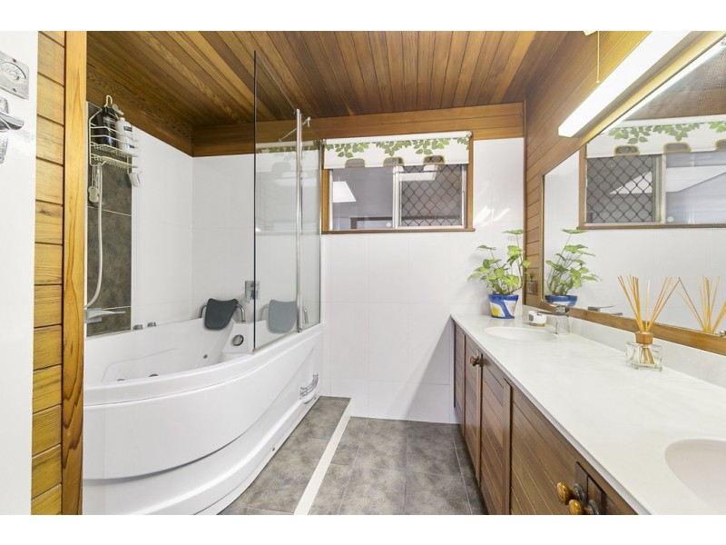 35 Edwards Street, Flinders View QLD 4305