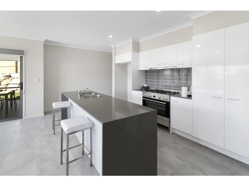 18 Beaufortia Street, Deebing Heights QLD 4306