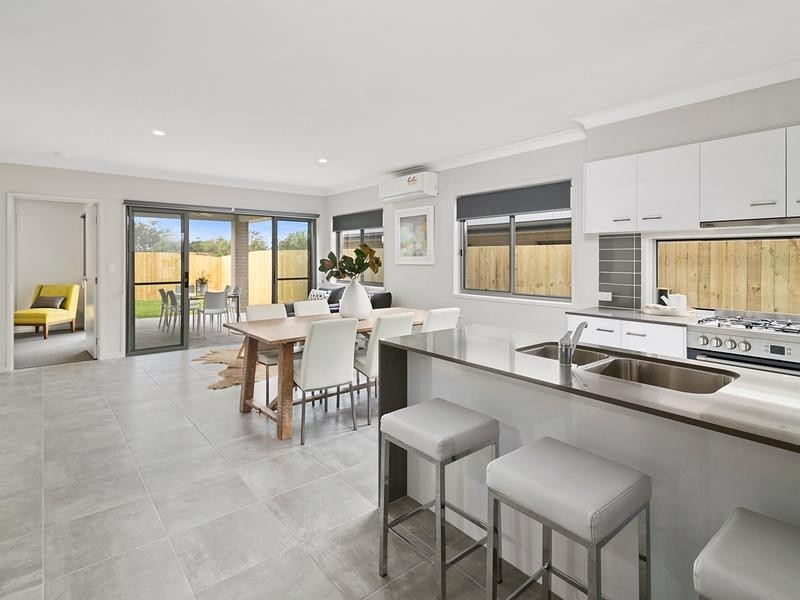 11 Kookaburra Place, Deebing Heights QLD 4306