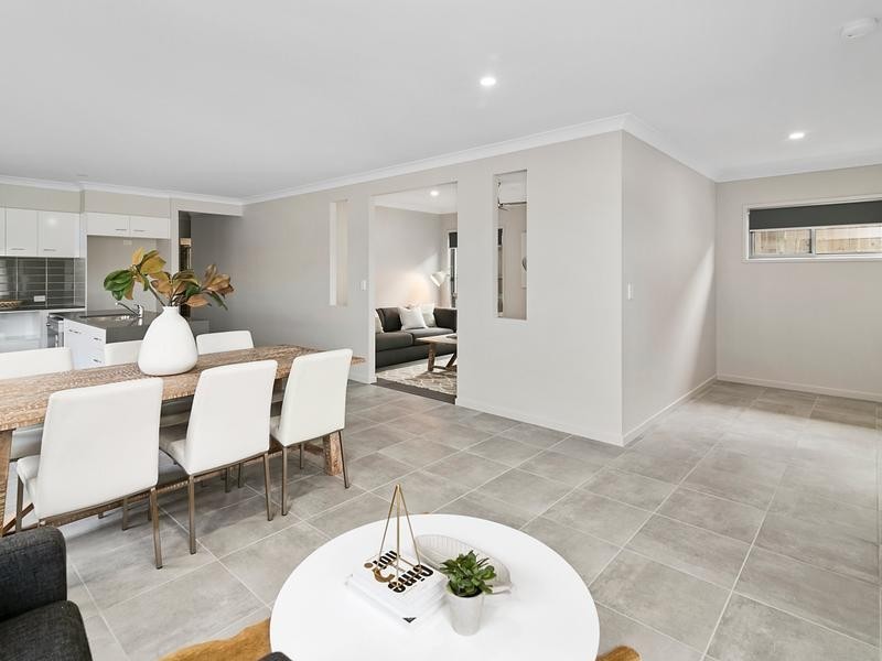 11 Kookaburra Place, Deebing Heights QLD 4306