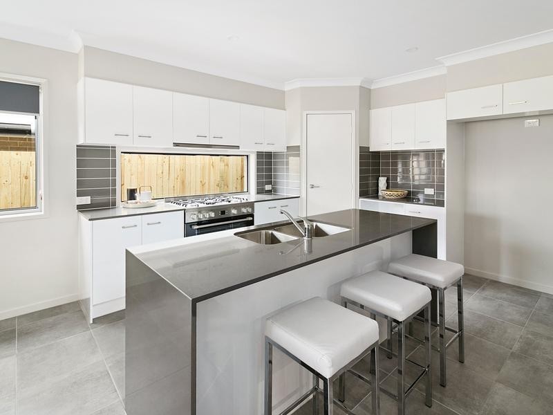 11 Kookaburra Place, Deebing Heights QLD 4306