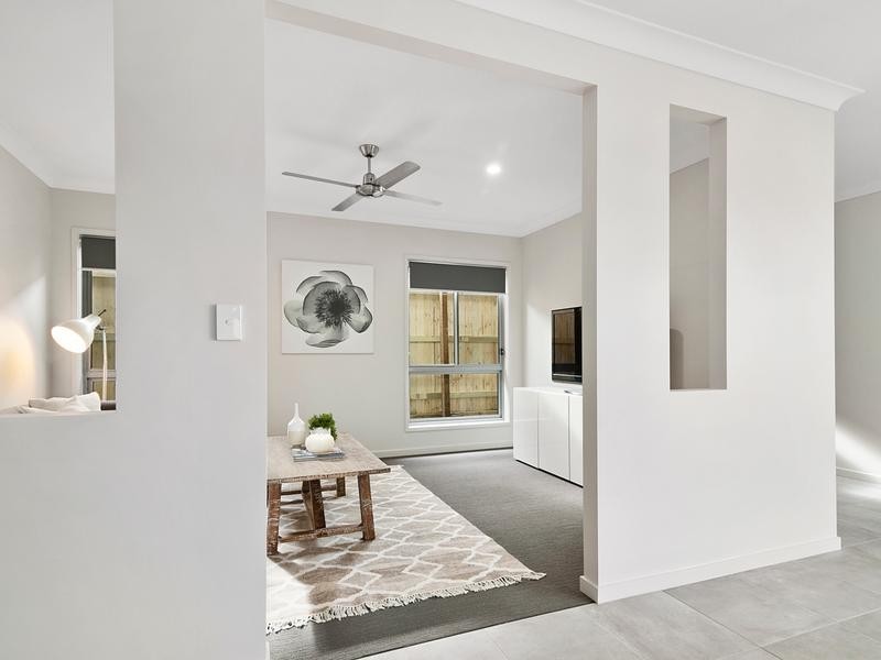 11 Kookaburra Place, Deebing Heights QLD 4306